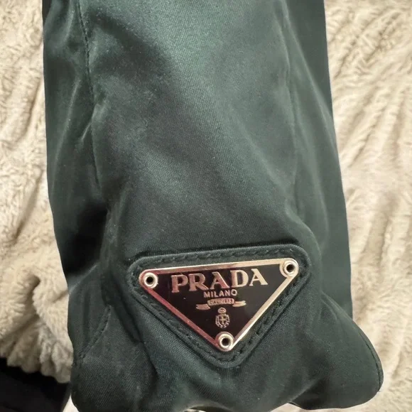 Authentic Prada Green Nylon Tessuto Shoulder Tote Bag - Made in Italy - Picture 7 of 10